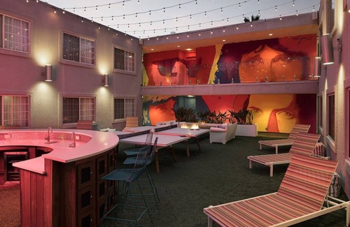 Venice Hotel | 3 Relaxing Units Close to Venice Beach Boardwalk! With Pool, Onsite Table Tennis