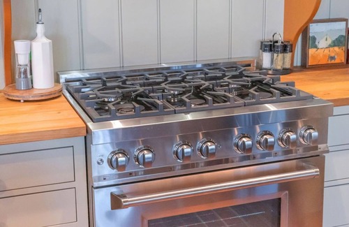 Laurel Ridge House | 3 Ridges Vista. Stunning mountain views, renovated home, 2 mins to ski slopes