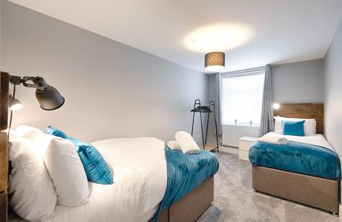 Llanelli Apartment | 3 RM Studio, Open-plan Living, Dining, & Kitchen