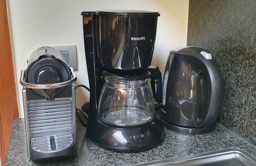 Assebroek House | 3 rooms, 2 bathrooms, near centre, free parking, free wifi, sunny garden