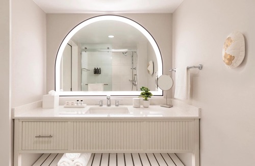 Singer Island Hotel | 3 Seaside Units! Outdoor Pool, Beach Access, Pet-friendly Property!