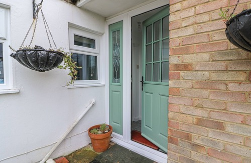 Pevensey Cottage | 3 SEAVIEW COTTAGES, family friendly, with a garden in Normans Bay