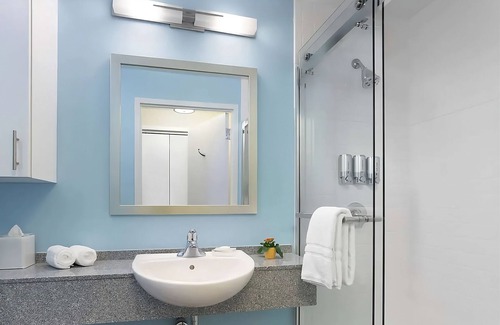 Central Business District Resort | 3 Spaces! Great Downtown Base near Lafayette Square & Louis Armstrong Park