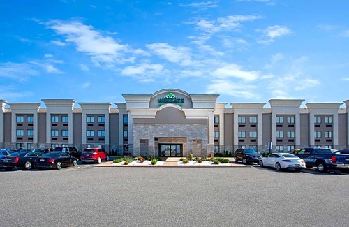 Romulus Hotel | 3-Star Hotel ∙ Wingate by Wyndham Detroit Metro Airport
