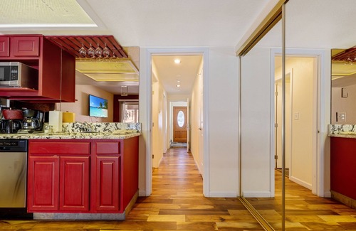 Incline Village Resort | 3 Story Sleep 8 House in the Heart of Incline Village with a Jacuzzi in The Loft
