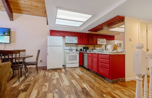 Incline Village Resort | 3 Story Sleep 8 House in the Heart of Incline Village with a Jacuzzi in The Loft