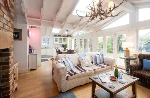 Thorpeness House | 3 Uplands, Thorpeness - Sleeps 3, Close to Beach, Boating Lake, Thorpeness Golf Club and Country Club - Aldeburgh Coastal Cottages