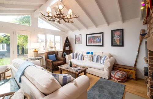 Thorpeness House | 3 Uplands, Thorpeness - Sleeps 3, Close to Beach, Boating Lake, Thorpeness Golf Club and Country Club - Aldeburgh Coastal Cottages