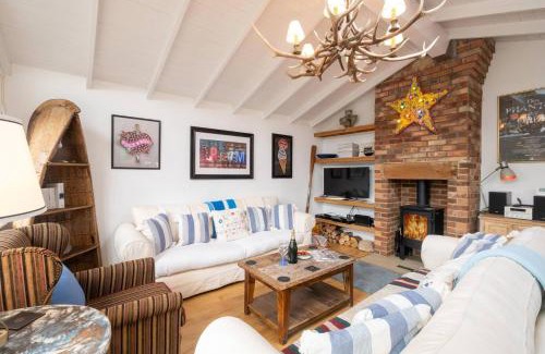 Thorpeness House | 3 Uplands, Thorpeness - Sleeps 3, Close to Beach, Boating Lake, Thorpeness Golf Club and Country Club - Aldeburgh Coastal Cottages