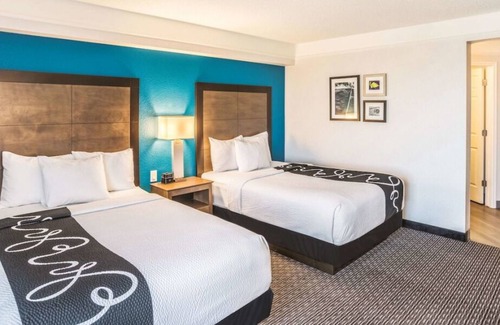 Ahwatukee Foothills House | 3 x 2 Double Beds Mobility Rm at La Quinta Inn by Wyndham Phoenix Chandler