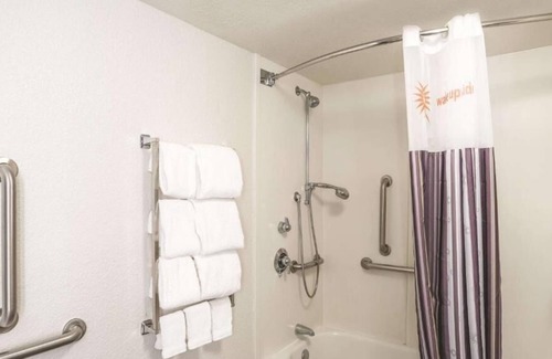 Ahwatukee Foothills House | 3 x 2 Double Beds Mobility Rm at La Quinta Inn by Wyndham Phoenix Chandler