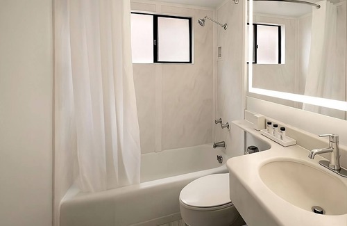 Village of La Jolla Hotel | 3 x Terrace Oceanview 2 Bed/2 Bath Accommodation at La Jolla Cove Hotel