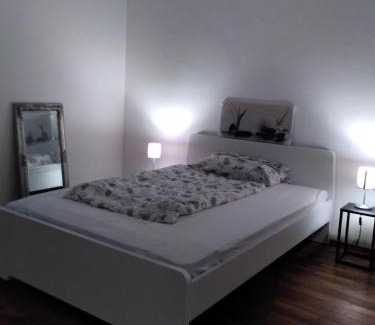 Pasing Apartment | 3 Zimmer-Wohnung - für Arbeitsaufenthalte - gemütlich, gut gelegen und günstige Wochenraten