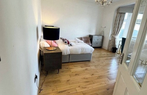 Redbridge House | 30 min tube to Oxford Street/BH