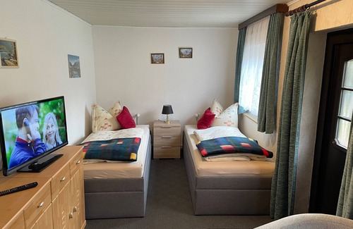 Glienicke/Nordbahn House | 30 minutes to the city center of Berlin