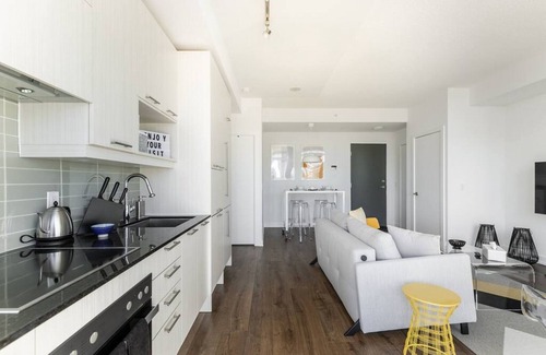 Toronto Entertainment District Condo | 30 Nelson St., Unit 2705 · Stunning 1BR Condo in Financial District + Parking