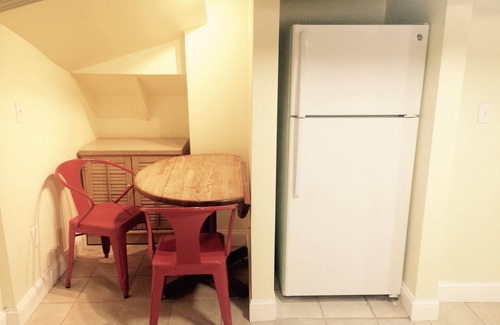 West Cambridge Apartment | 30 night min, Private, Historic, Near Fresh Pond, Charles rvr, shops, Hvd Sqr