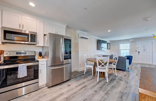 Surf City Apartment | 3006 Queen Suite, 3rd Floor Cove