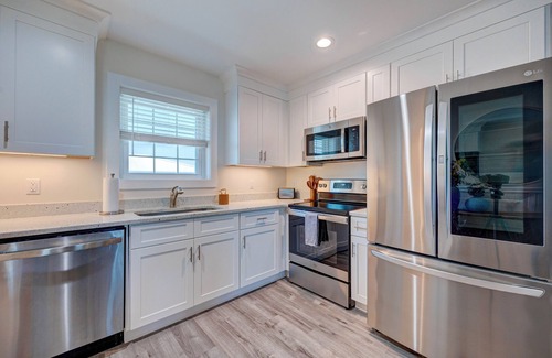 Surf City Apartment | 3006 Queen Suite, 3rd Floor Cove