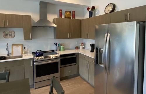 Eighth Avenue Condo | 301 Luxury Condo | 2BD | Pool | Gated Parking | Close to Downtown!