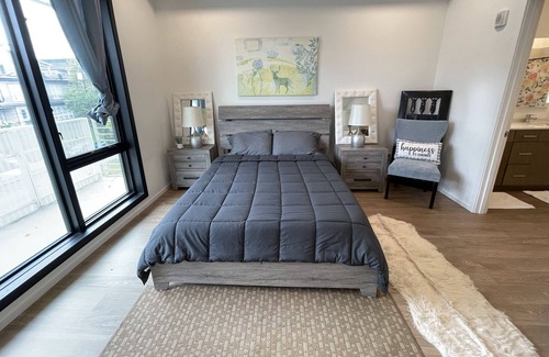 Eighth Avenue Condo | 301 Luxury Condo | 2BD | Pool | Gated Parking | Close to Downtown!