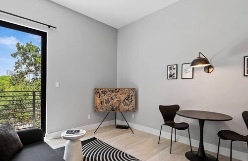 Flagler Village Apartment | 305 · Pretty Rola #305 Designer Apt.