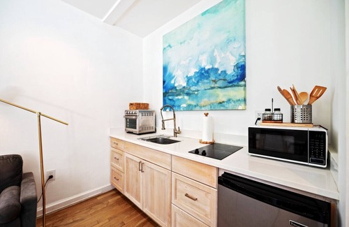 Douglas Apartment | 307 · Upstairs 1bdrm w/Balcony