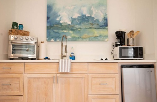 Douglas Apartment | 307 · Upstairs 1bdrm w/Balcony