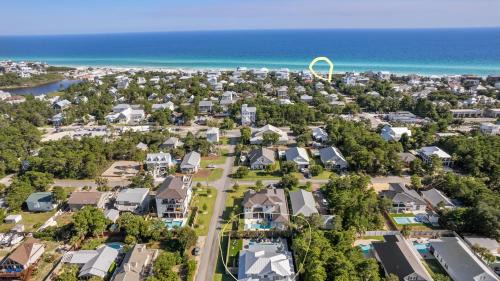 Gulfview Heights House | 30A Happy by the Sea by AvantStay Pool Golf Cart Bikes