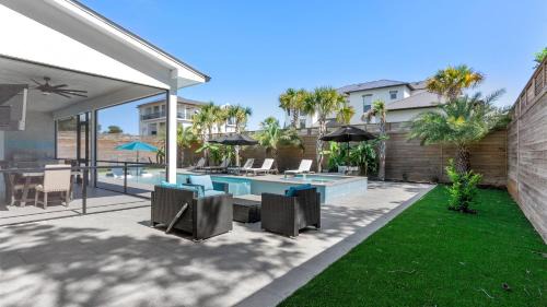 Gulfview Heights House | 30A Happy by the Sea by AvantStay Pool Golf Cart Bikes
