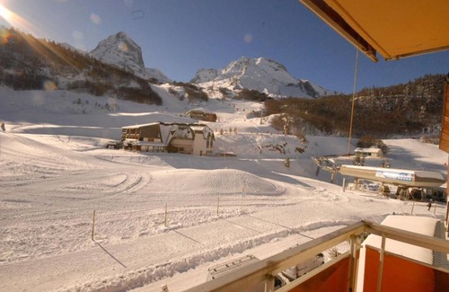 Eaux-Bonnes Apartment | 30m from ski slopes, 3rd floor, view ski slopes, balcony, tv, 55m², Gourette