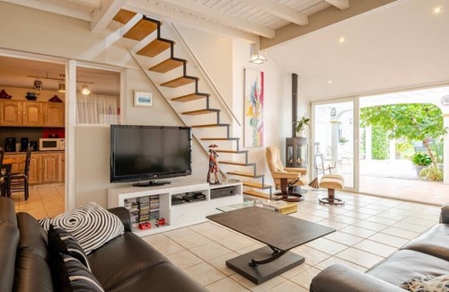 Dax House | 30mn from beaches, large 8-room house with Andalusian patio and private pool.