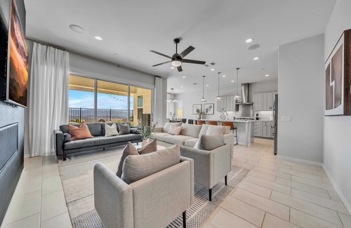 Canyon Country House | 30nights Min|Mainfloor Bedroom|Garage Access|Pet friendly|Natural Light #42174