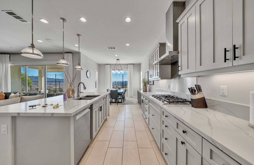 Canyon Country House | 30nights Min|Mainfloor Bedroom|Garage Access|Pet friendly|Natural Light #42174