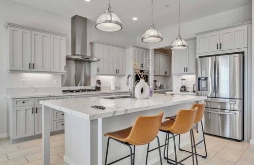 Canyon Country House | 30nights Min|Mainfloor Bedroom|Garage Access|Pet friendly|Natural Light #42174