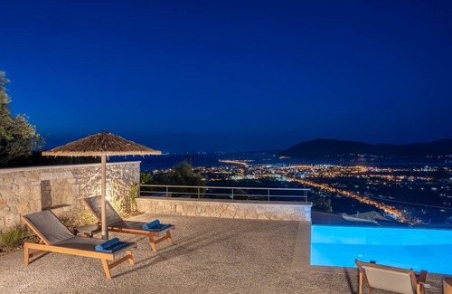 Apolpaina Villa | 31 Blue Villas - Royal Blue- Infinity Pool and BBQ Area