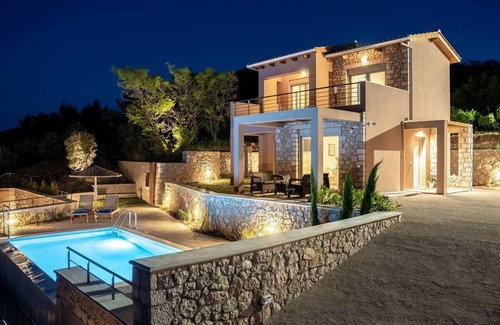 Apolpaina Villa | 31 Blue Villas - Sky Blue Infinity Pool and BBQ Area