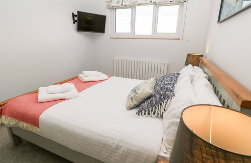 Porth Cottage | 31 GARDEN VILLAS, country holiday cottage, with pool in Porth