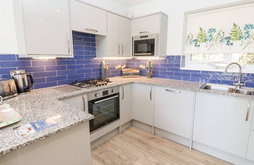 Porth Cottage | 31 GARDEN VILLAS, country holiday cottage, with pool in Porth