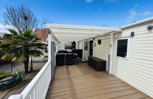 Nieuwvliet Ski Chalet | 31 m² Chalet ∙ 3 bedrooms ∙ 5 guests