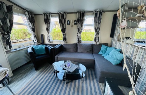 Nieuwvliet Ski Chalet | 31 m² Chalet ∙ 3 bedrooms ∙ 5 guests