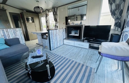 Nieuwvliet Ski Chalet | 31 m² Chalet ∙ 3 bedrooms ∙ 5 guests