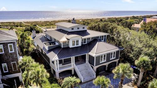 Isle of Palms House | 3100 Palm Boulevard by AvantStay Beachfront Ocean Views Private Pool