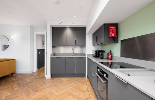 Dunfermline Apartment | 312 Reid's Corner - by StayDunfermline