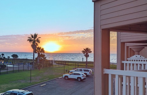 North Beach Condo | #3129 Beach Front Getaway!