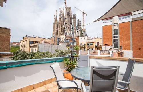 La Sagrada Familia Apartment | 31mai1043 - Sunny home terrace Sagrada Familia