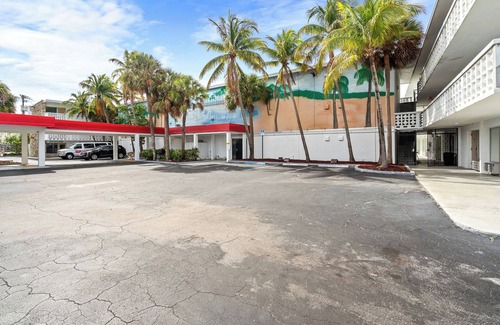 Coral Shores Apartment | 320 - Prime FLL Location! 5 minutes to the Beach!