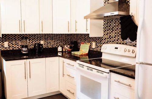 Fairlawn Heights House | 327 · Winter Retreat - 6BR, All age friendly