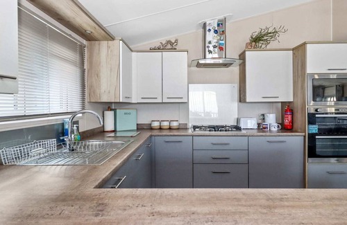 Pevensey Ski Chalet | 33 Beach Retreat Lodge Pevensey Bay Holiday Park