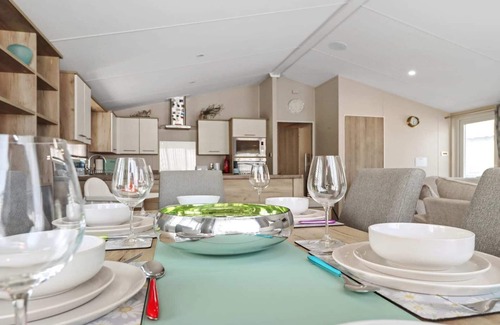 Pevensey Ski Chalet | 33 Beach Retreat Lodge Pevensey Bay Holiday Park